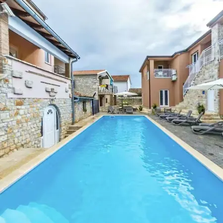 Family Friendly With Pool And Game *