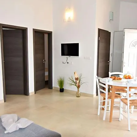 شقة Family Friendly With Pool And Game Tar-Vabriga