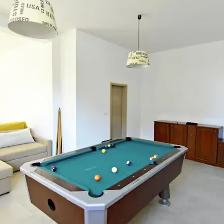 Family Friendly With Pool And Game