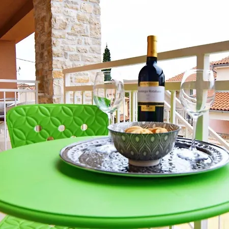 Family Friendly With Pool And Game شقة Tar-Vabriga
