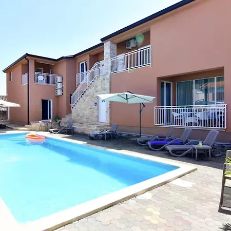 公寓 Family Friendly With Pool And Game